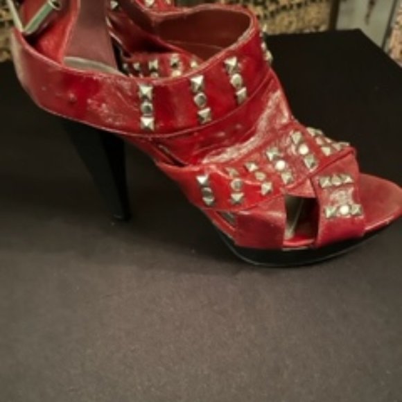 SEXY Red Studded Heel - Picture 2 of 3